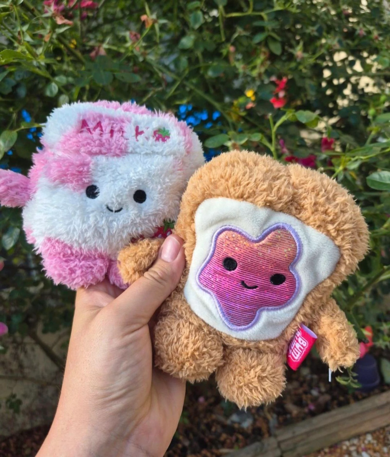 Lot de 2 mini peluches BumBumz – Bouteille de lait & Tartine
